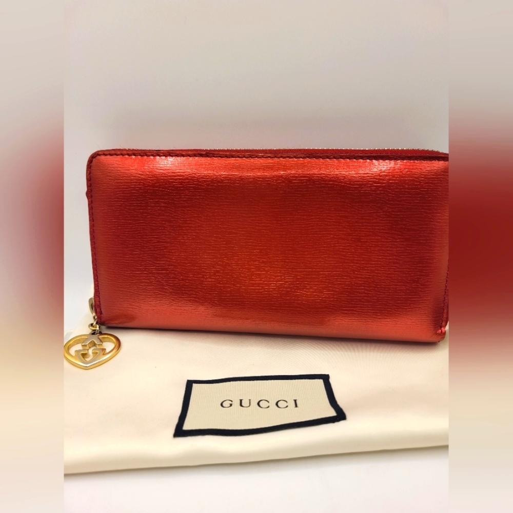 GUCCI Red Enamel Leather Long Heart Zipper Wallet